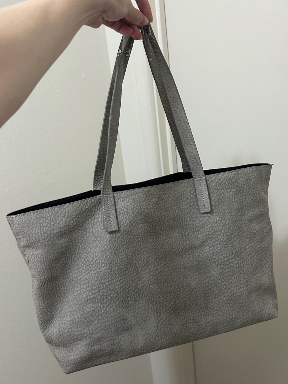 Shiraleah Chicago Gray Pebbled Faux Leather Tote Bag